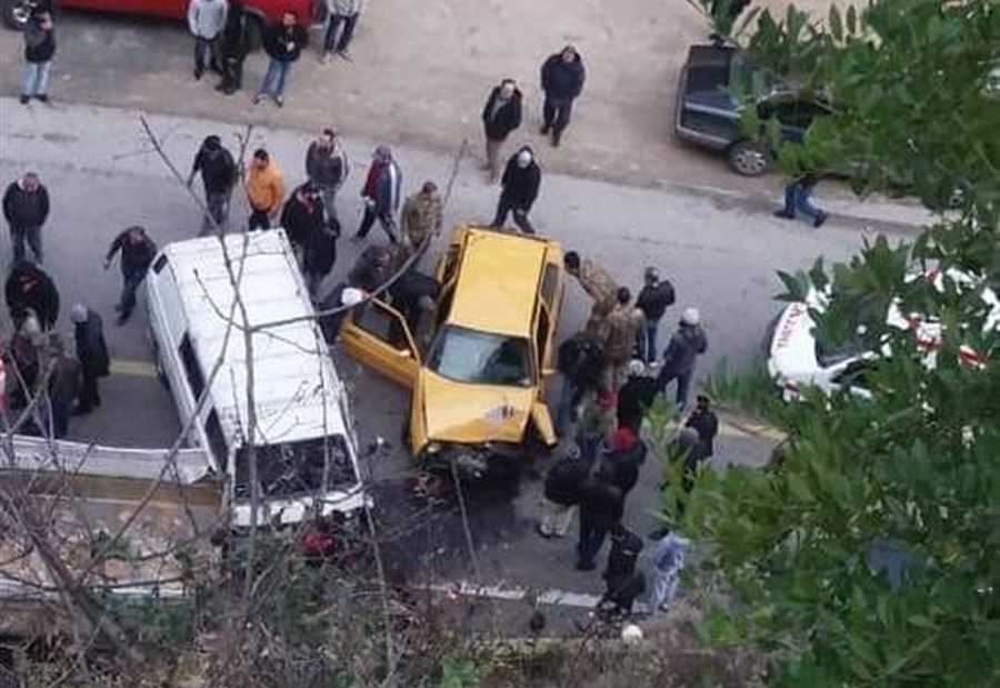 بالصورة: 4 جرحى اثر حادث سير على طريق سير - الضنية 