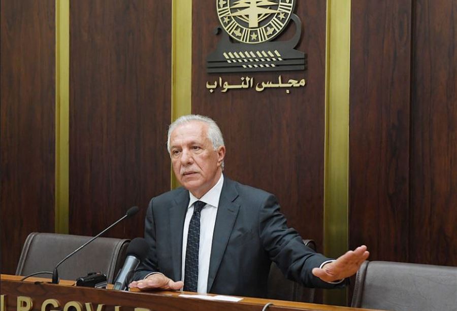 زعيتر: من يفتري علي بيني وبينه القضاء زعيتر: من يفتري علي بيني وبينه القضاء