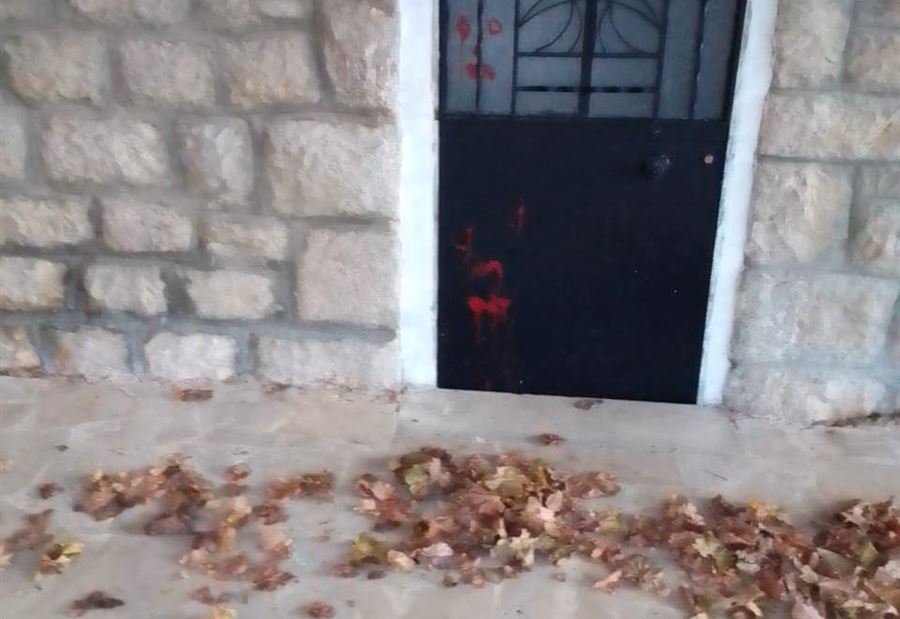 جماجم بـ لون الدماء على جدران منازل مسيحية... إليكم التفاصيل! (صور)