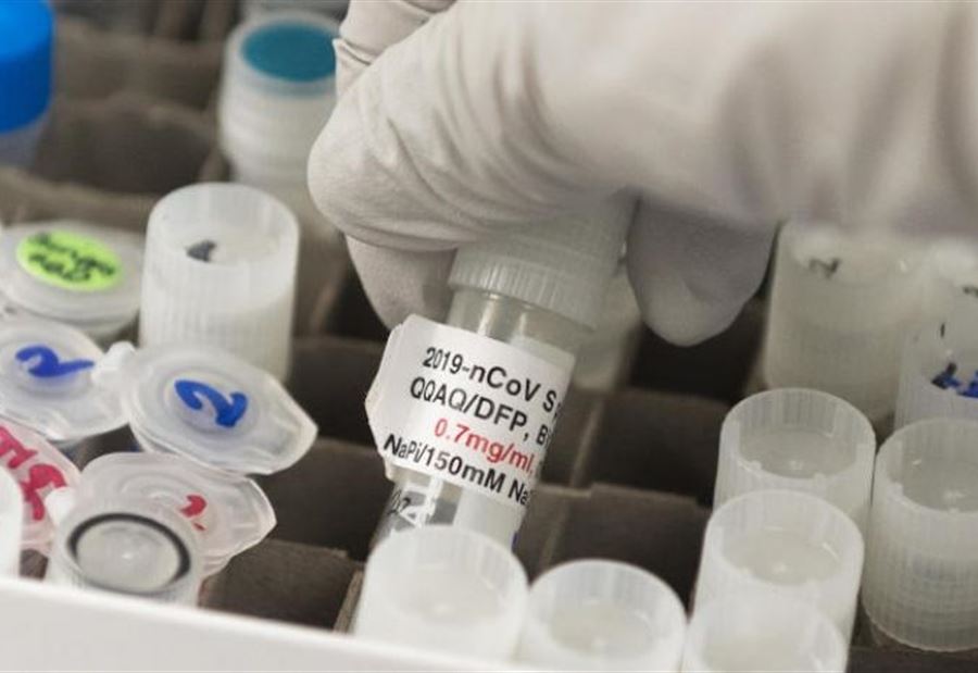 أستاذ عربي يتحدث عن اكتشاف لقاح كورونا  