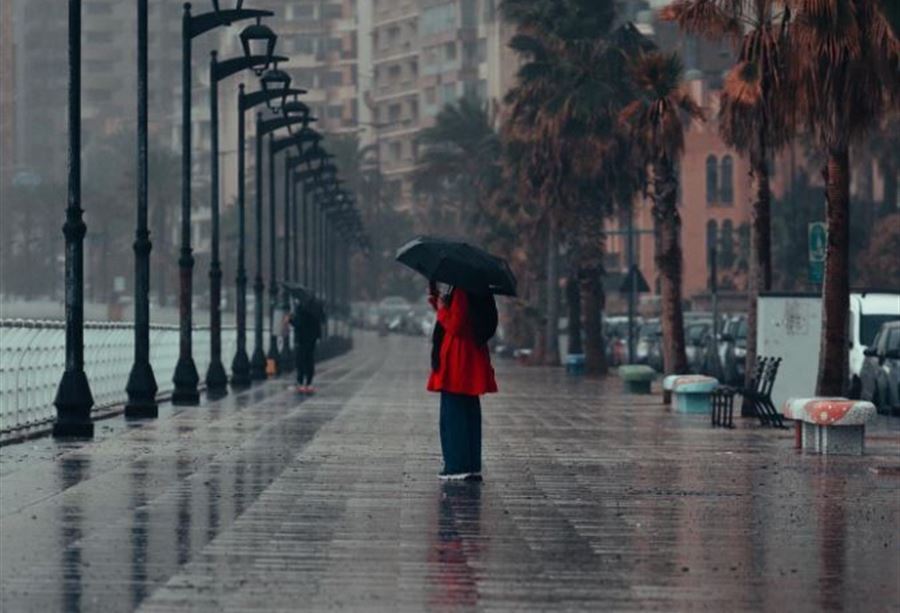 "شهر آذار ساعة شمس.. وساعة أمطار"!