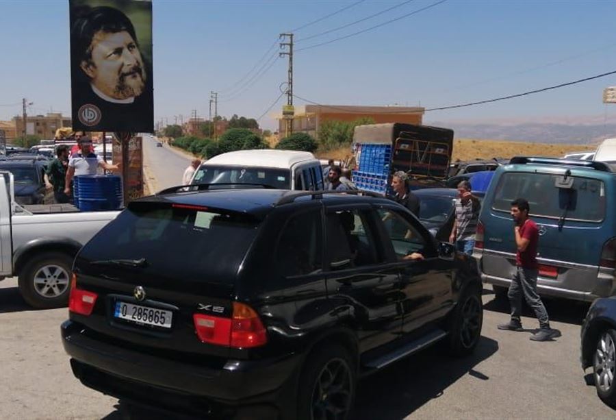 قطع طريق شعت احتجاجاً على "التقنين" 