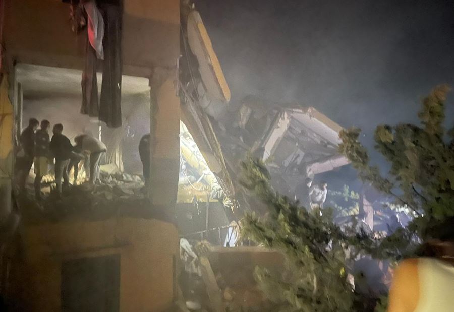 غارة إسرائيلية مروعة على برجا: حصيلة الشهداء تتصاعد والإنقاذ مستمر غارة إسرائيلية مروعة على برجا: حصيلة الشهداء تتصاعد والإنقاذ مستمر