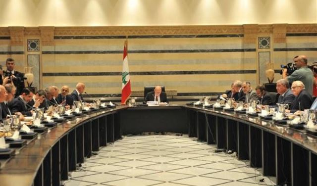 الحكومة تناقش الملف المالي.. الوضع يُنذر بالخطر الحكومة تناقش الملف المالي.. الوضع يُنذر بالخطر