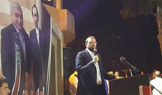"من يدقّ الباب سيسمع الجواب" "من يدقّ الباب سيسمع الجواب"