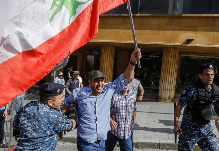 ما هي الضرائب والرسوم التي أقرتها الحكومة؟