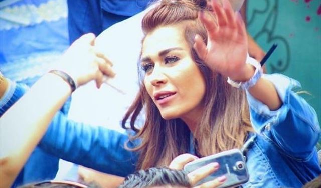 نادين الراسي معلّقة فوق الوادي.. "الحياة هي مغامرة أو لا شيء"