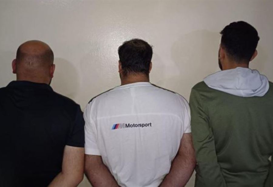 يستدرجون الفتيات عبر "فيسبوك" لابتزازهن... وطلبٌ من قوى الأمن!