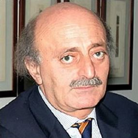 جنبلاط عرض وسفير اليونان التطورات في لبنان