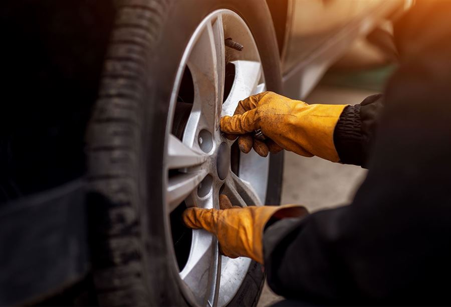 وفاة عامل داخل محل لتصليح الإطارات 