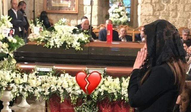 انهيار هادي خليل في جنازة شقيق نجوى كرم..