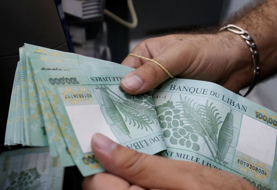 يتقاضون رواتبهم من وزارتين! 