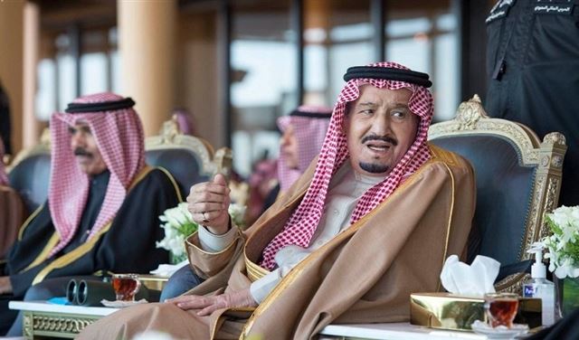 بالفيديو والصور.. لهذا بكى الملك سلمان