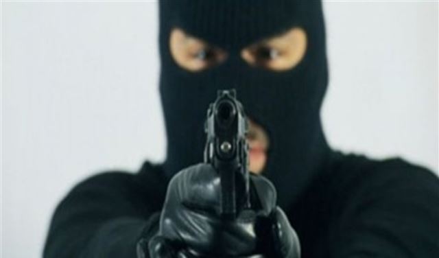 يؤلف عصابة مسلحة ويهدد بالقتل.. هذا مصيره!