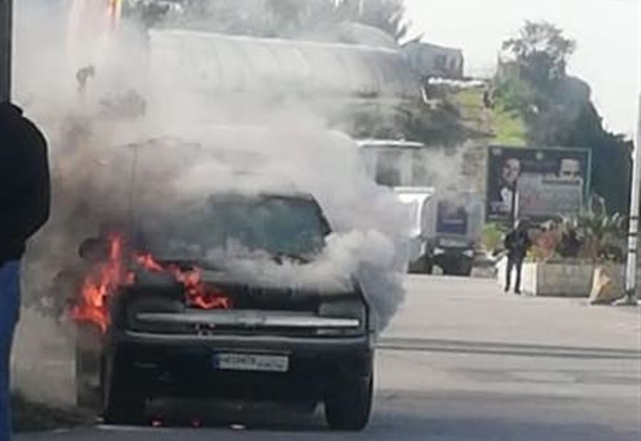 بالصور: حريق سيارة رباعية الدفع في الفيدار