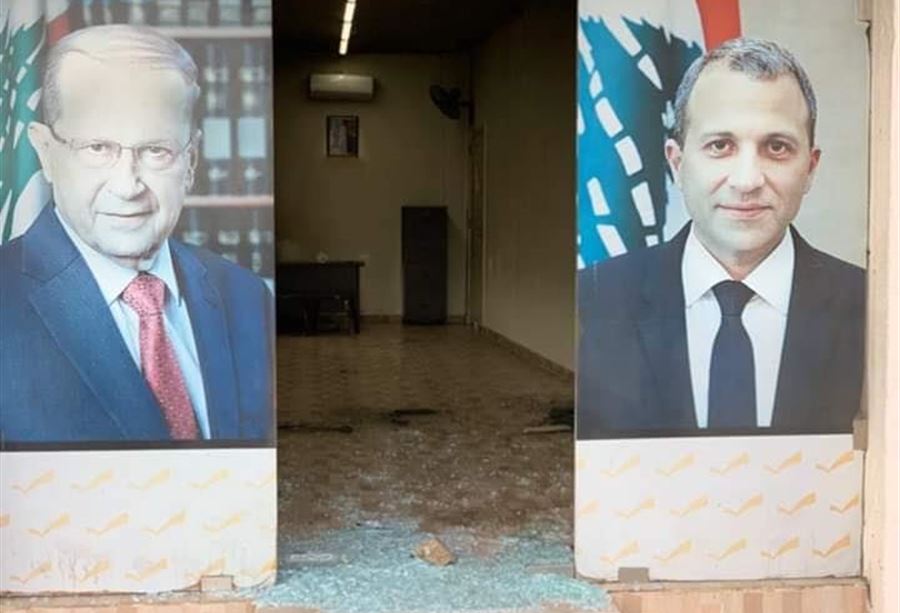 بالصورة: إحراقُ مكتبٍ لـ"التيّار"