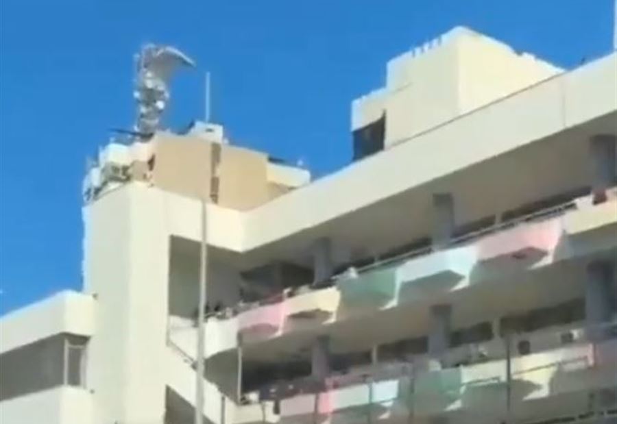 تضارب وسكاكين... ماذا حصل في مركز الإيواء؟ (فيديو)
