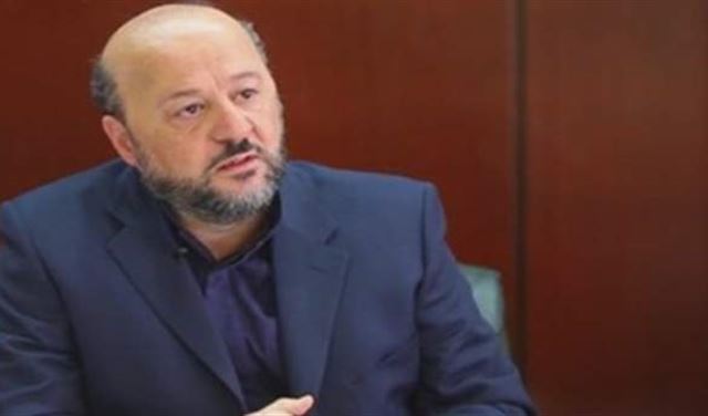 الرياشي يتصل بعازار متضامناً 