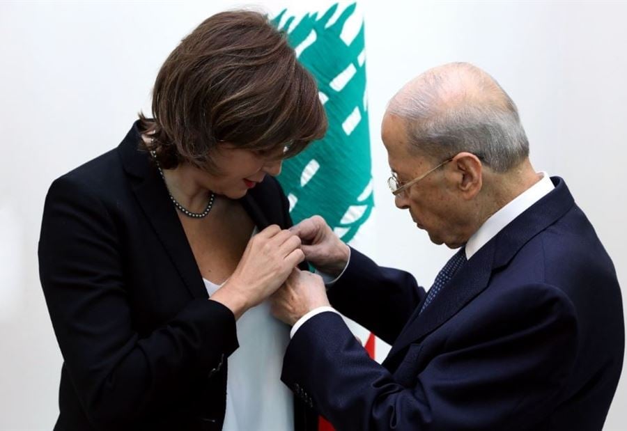 في نهاية "العهد"... وسامٌ من الرئيس إلى ابنته!