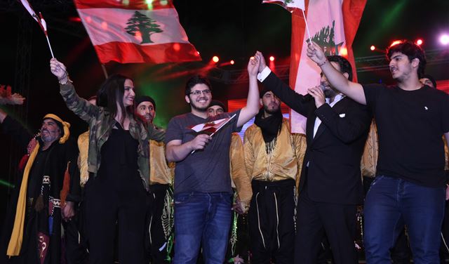 عاصي الحلاني يهزّ مسرح زحلة بالدبكة ويبكي ميريام سكاف!