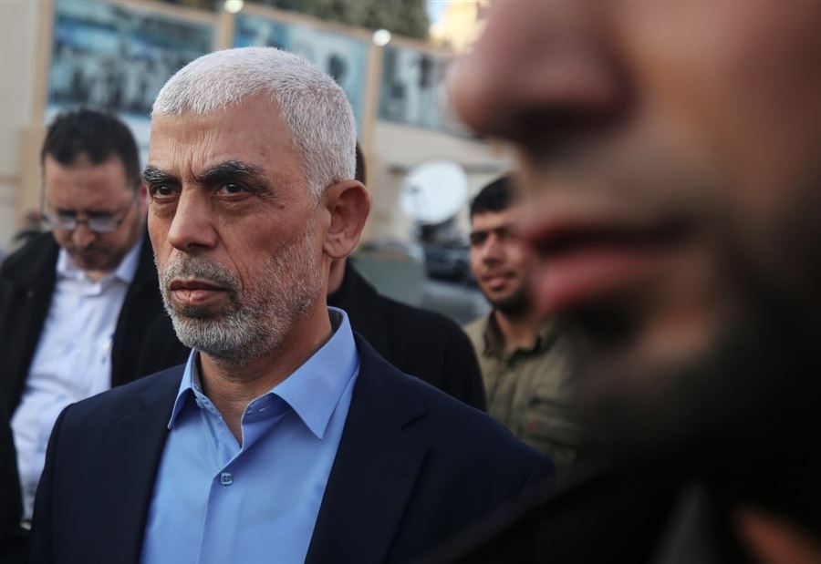 رسائل مؤثرة بين يحيى السنوار وابنه تُكتشف بعد مقتله في رفح رسائل مؤثرة بين يحيى السنوار وابنه تُكتشف بعد مقتله في رفح