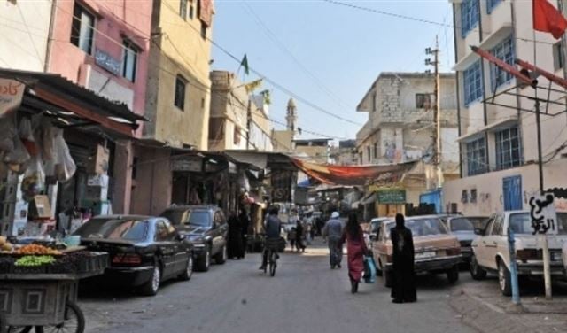 نجاة عائلة في عين الحلوة بعد تساقط أجزاء من سقف المنزل