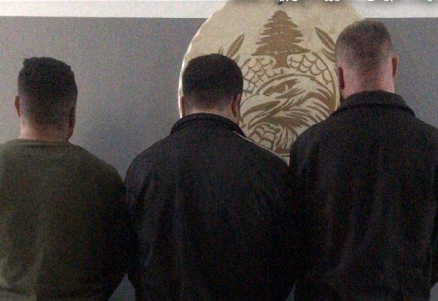 "أطلقوا النار أثناء دفن"...توقيف 3 أشخاص في عكار! "أطلقوا النار أثناء دفن"...توقيف 3 أشخاص في عكار!