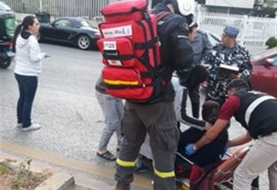 بالصور: جريحة اثر حادث صدم على طريق رأس النبع 