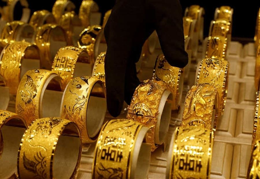 الذهب يتخطى 1500 دولار...
