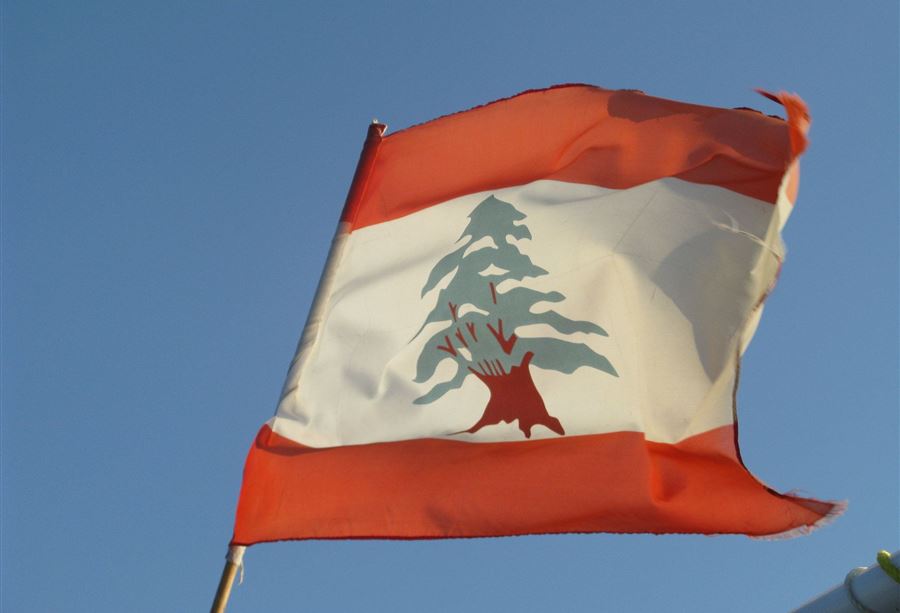 سياسة "الجزرة والعصا"...  لبنان أمام خيارات أحلاها مرّ