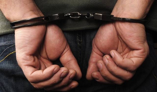 مخابرات الجيش تتسلم مطلوبًا في عين الحلوة