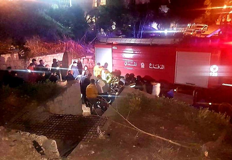 بالصورة: جريحة بتدهور سيارتها على اوتوستراد الصفرا 