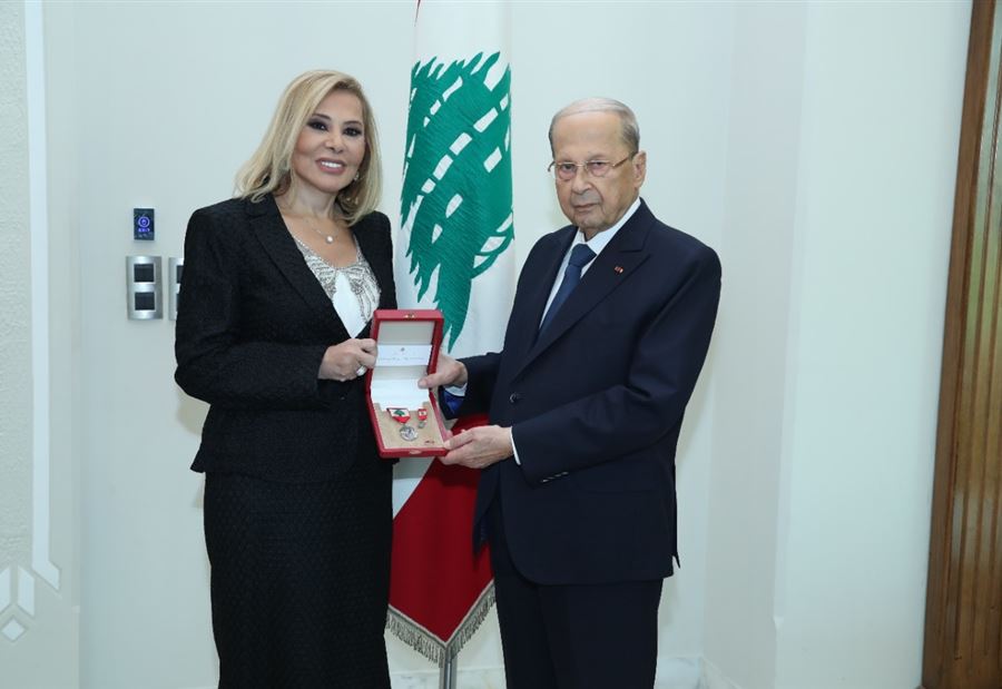 عون يُكرّم الإعلامية ماغي فرح