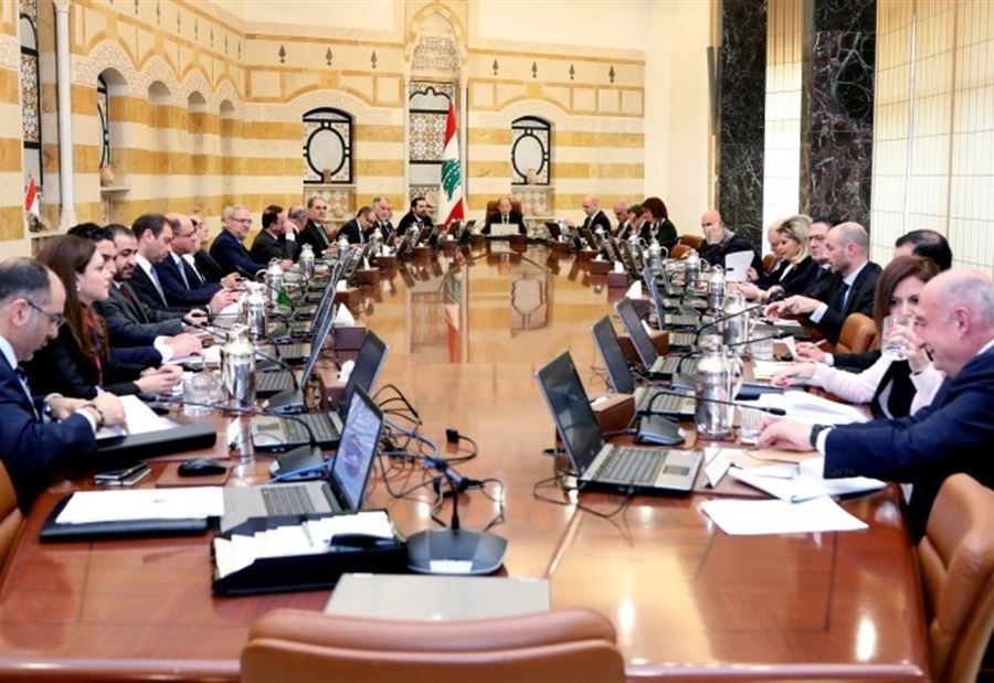 "إشكال" بين عون وخليل كاد يطيّر الحكومة
