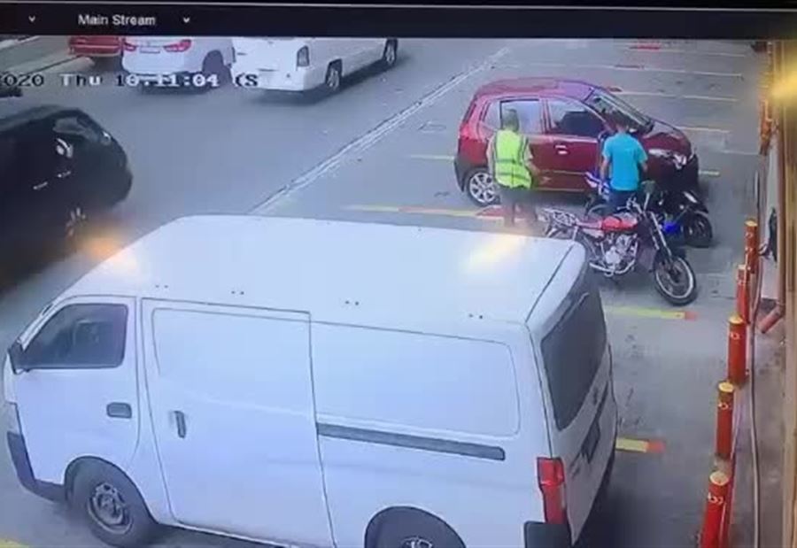 بالفيديو: نجا بأعجوبة أمام صيدلية مازن- كورنيش المزرعة