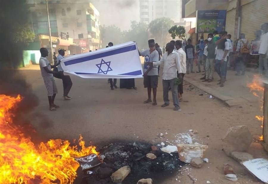 رفضُ التطبيع... غضبٌ شعبي يشهده السودان  رفضُ التطبيع... غضبٌ شعبي يشهده السودان