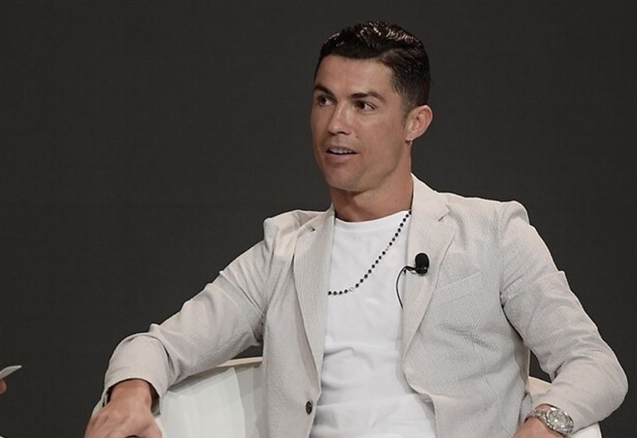 بالفيديو: رونالدو يفوز بجائزة أفضل لاعب في العالم 