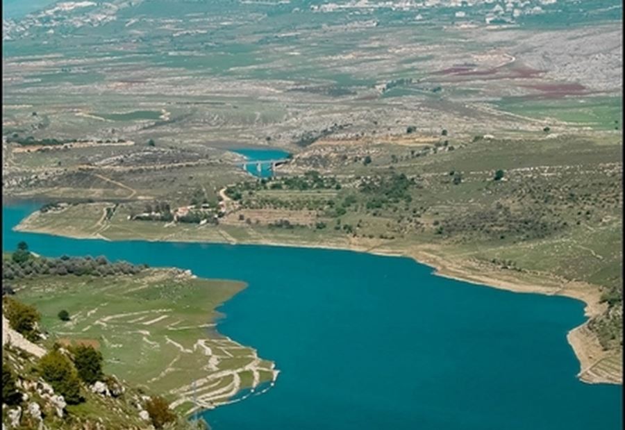 المباشرة باصلاح العطل في الخط الرئيسي لمشروع ري صيدا جزين