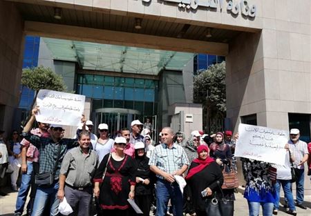 الأساتذة المتعاقدون بين مطرقة التثبيت وسندان القوانين