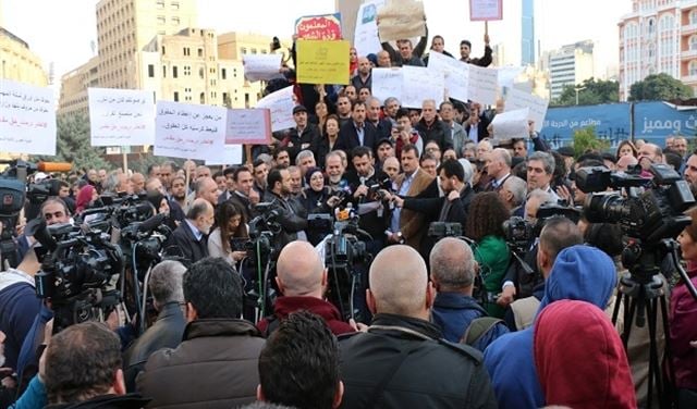 الإضراب... حق  المثبتين والمتعاقدين 