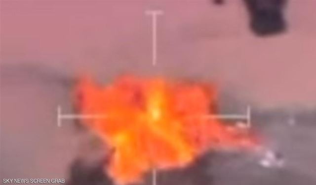 الجيش المصري يدمر "قافلة خطيرة" بالحدود الغربية الجيش المصري يدمر "قافلة خطيرة" بالحدود الغربية