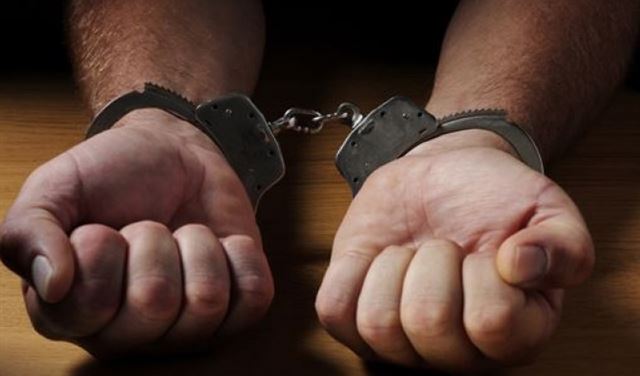 توقيف 4 أشخاص لارتباطهم بأحد تجار المخدرات في البقاع توقيف 4 أشخاص لارتباطهم بأحد تجار المخدرات في البقاع