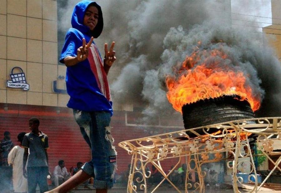 البرهان يتأسف.. ويعد بالتحقيق في أحداث فض اعتصام الخرطوم