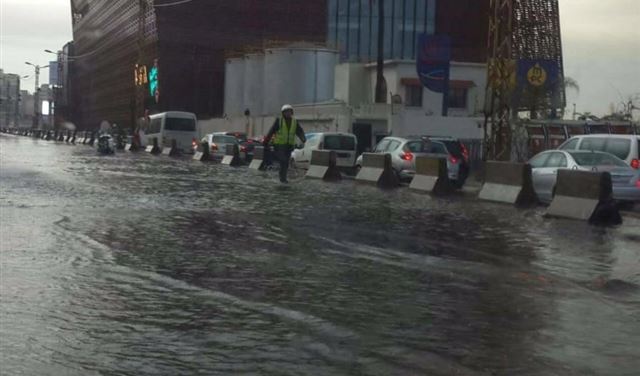 بعد اغلاق الطرقات.. وزير يعتذر من اللبنانيين!