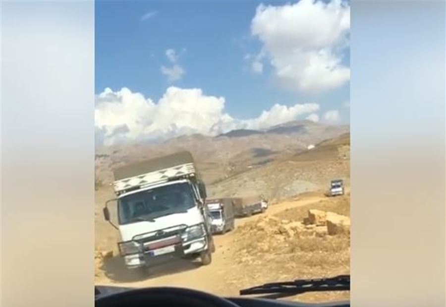 وزارة الدفاع توضح حقيقة فيديو الشاحنات التي تنقل البضائع