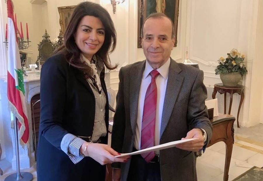بالصور: شريم تُصرّح عن أموالها للمجلس الدستوري 