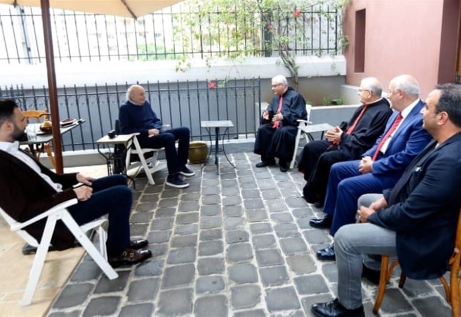 لقاء بين جنبلاط وموفد بكركي 