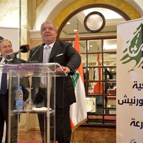 المشنوق: "طويلة على رقبته"