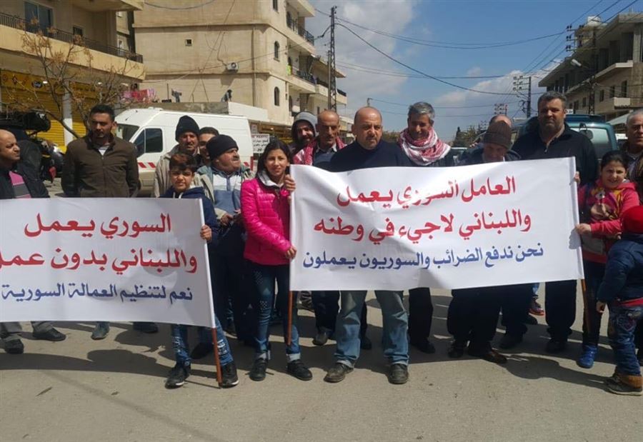 احتجاجا على منافسة العمالة السورية... قطع طريق بيت شاما بدنايل  احتجاجا على منافسة العمالة السورية... قطع طريق بيت شاما بدنايل