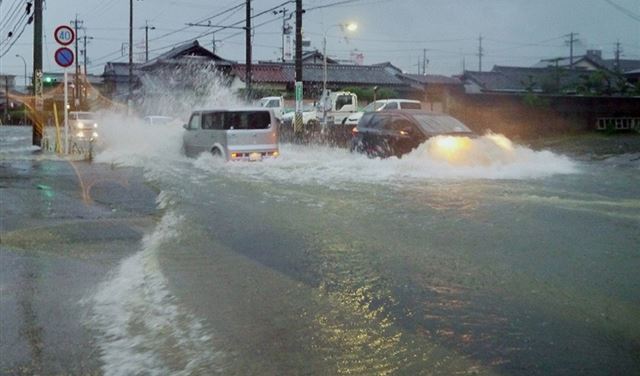 "كائن غريب" ومخيف يظهر في إعصار تكساس "كائن غريب" ومخيف يظهر في إعصار تكساس
